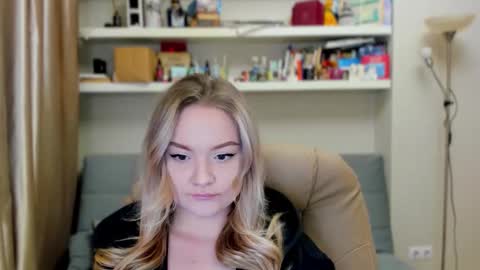 Snapshot of kara_smith_ chatting on 11-28-25, 11:40 Kara. Off from 15th till 24th of December online show from 11-28-25, 11:40