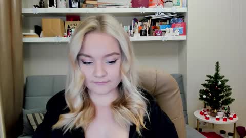 Snapshot of kara_smith_ chatting on 12-18-25, 01:00 Kara. Off from 15th till 24th of December online show from 12-18-25, 01:00