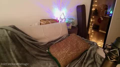 Snapshot of karathemagic chatting on 02-15-25, 08:00 I am here around 5am GMT karathemagic online show from 02-15-25, 08:00