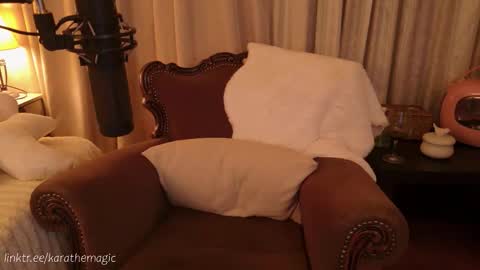 Snapshot of karathemagic chatting on 11-28-25, 05:48 I am here around 5am GMT karathemagic online show from 11-28-25, 05:48