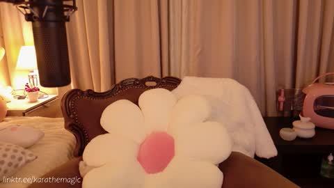 Snapshot of karathemagic chatting on 12-21-25, 03:41 I am here around 5am GMT karathemagic online show from 12-21-25, 03:41