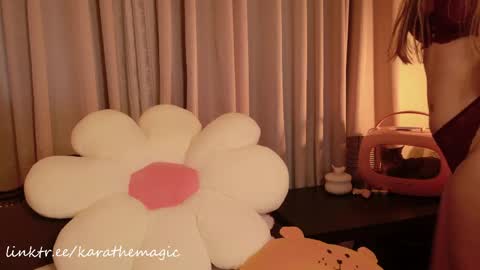 Snapshot of karathemagic chatting on 03-22-26, 04:32 I am here around 5am GMT karathemagic online show from 03-22-26, 04:32