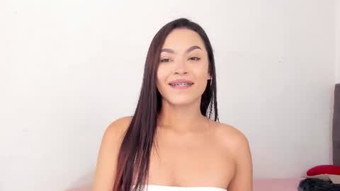 Snapshot of karely_laurent chatting on 07-17-26, 08:57 karely_laurent online show from 07-17-26, 08:57