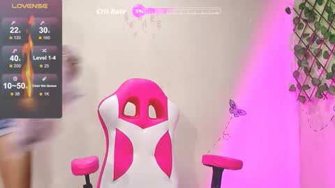 Snapshot of karen_ariass chatting on 11-25-25, 01:33 Karen online show from 11-25-25, 01:33