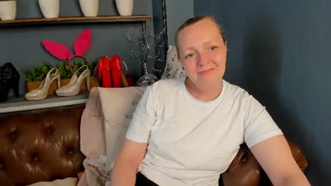 Snapshot of karen_villis chatting on 06-21-26, 10:18 Karen online show from 06-21-26, 10:18