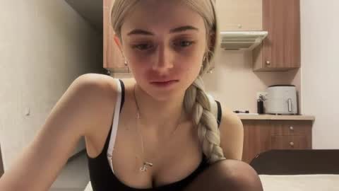 Snapshot of karensimilton chatting on 05-16-26, 03:44 May online show from 05-16-26, 03:44