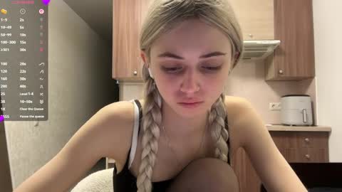 Snapshot of karensimilton chatting on 05-18-26, 03:29 May online show from 05-18-26, 03:29