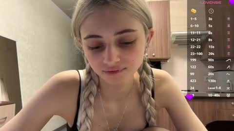 Snapshot of karensimilton chatting on 05-20-26, 03:07 May online show from 05-20-26, 03:07