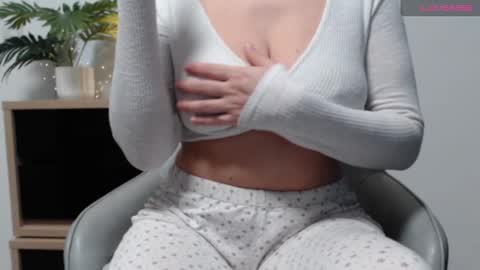 Snapshot of karin_lover chatting on 02-16-25, 08:33 You can call me K  online show from 02-16-25, 08:33