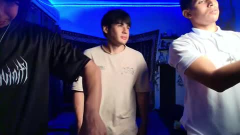 Snapshot of kariozzz chatting on 11-30-25, 02:04 call me kai 3 online show from 11-30-25, 02:04