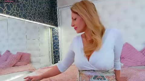 Snapshot of karissia_ chatting on 07-12-26, 04:14 KARISSIA online show from 07-12-26, 04:14