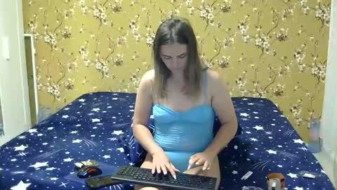 Snapshot of karla318103 chatting on 09-10-25, 02:44 Karla online show from 09-10-25, 02:44