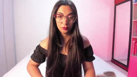 Snapshot of karla_hernandez chatting on 06-05-26, 10:43 Karla online show from 06-05-26, 10:43