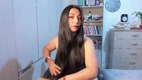 Snapshot of karla_hernandez chatting on 06-16-26, 10:40 Karla online show from 06-16-26, 10:40