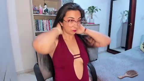 Snapshot of karla_hernandez chatting on 07-16-26, 10:43 Karla online show from 07-16-26, 10:43