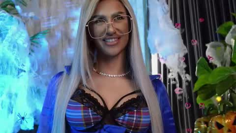 Snapshot of karlabart chatting on 10-25-25, 07:30 KarlaBart online show from 10-25-25, 07:30