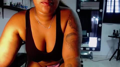 karlaluann online show from 11-11-25, 01:44