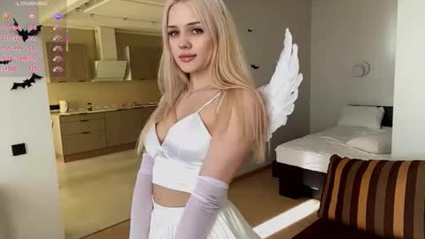 Olivia online show from 10-22-25, 07:08