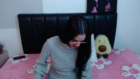 Snapshot of karlota_hank chatting on 03-22-26, 05:33 Karlis online show from 03-22-26, 05:33
