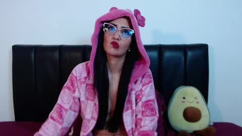 Snapshot of karlota_hank chatting on 05-27-26, 04:20 Karlis online show from 05-27-26, 04:20