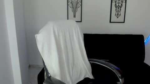 Snapshot of karlye_hot chatting on 03-08-25, 10:00 KARLYE online show from 03-08-25, 10:00