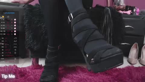 Snapshot of karlygreyss chatting on 02-19-25, 11:17 Karly online show from 02-19-25, 11:17