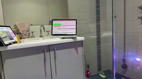 Snapshot of karmarosexx chatting on 01-07-25, 01:14 KarmaRosexx online show from 01-07-25, 01:14