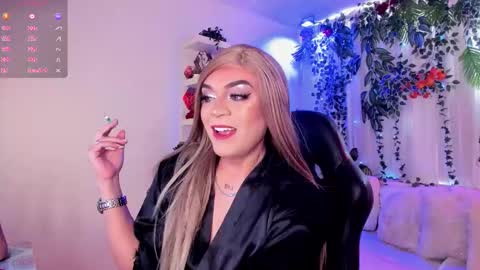 Snapshot of karol_elegance_ chatting on 12-15-25, 01:15 karol online show from 12-15-25, 01:15