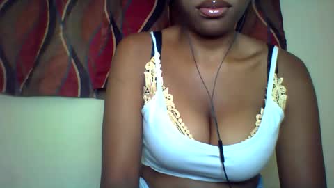 Snapshot of karoliee chatting on 06-01-26, 07:32 karoliee online show from 06-01-26, 07:32