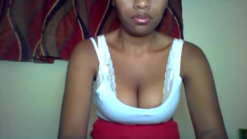 Snapshot of karoliee chatting on 06-03-26, 10:18 karoliee online show from 06-03-26, 10:18