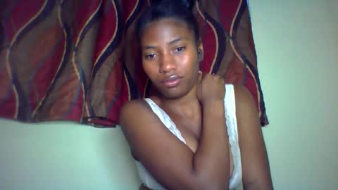 Snapshot of karoliee chatting on 06-03-26, 04:56 karoliee online show from 06-03-26, 04:56