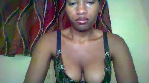 Snapshot of karoliee chatting on 06-05-26, 08:09 karoliee online show from 06-05-26, 08:09