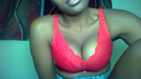 Snapshot of karoliee chatting on 06-06-26, 02:00 karoliee online show from 06-06-26, 02:00