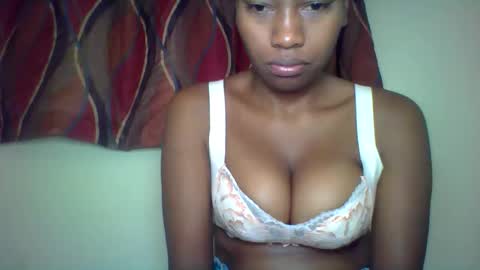 Snapshot of karoliee chatting on 06-09-26, 07:53 karoliee online show from 06-09-26, 07:53