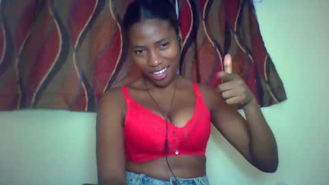 Snapshot of karoliee chatting on 06-10-26, 11:20 karoliee online show from 06-10-26, 11:20