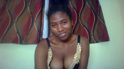 Snapshot of karoliee chatting on 06-11-26, 09:35 karoliee online show from 06-11-26, 09:35