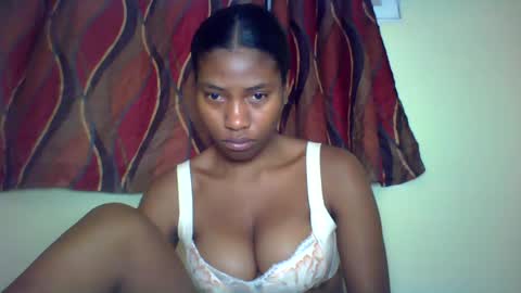 Snapshot of karoliee chatting on 06-18-26, 09:14 karoliee online show from 06-18-26, 09:14