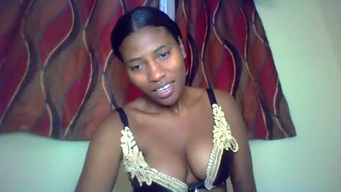 Snapshot of karoliee chatting on 06-19-26, 11:03 karoliee online show from 06-19-26, 11:03