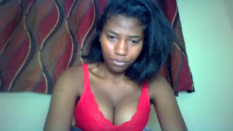 Snapshot of karoliee chatting on 06-25-26, 10:53 karoliee online show from 06-25-26, 10:53