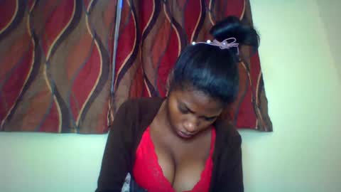 Snapshot of karoliee chatting on 07-10-26, 07:45 karoliee online show from 07-10-26, 07:45