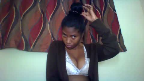 Snapshot of karoliee chatting on 07-13-26, 01:58 karoliee online show from 07-13-26, 01:58