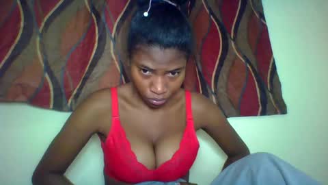 Snapshot of karoliee chatting on 07-20-26, 02:30 karoliee online show from 07-20-26, 02:30