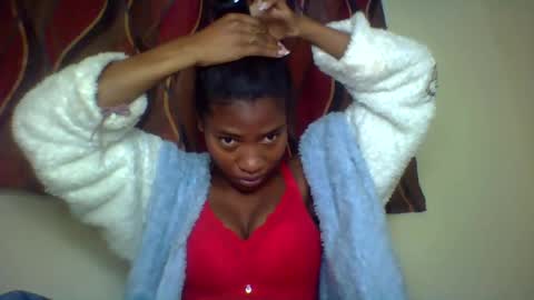 Snapshot of karoliee chatting on 07-22-26, 07:33 karoliee online show from 07-22-26, 07:33