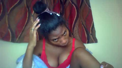 Snapshot of karoliee chatting on 07-24-26, 07:06 karoliee online show from 07-24-26, 07:06