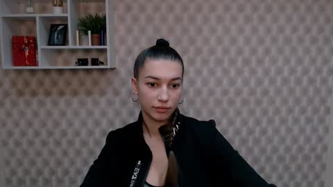 Karolina online show from 01-16-25, 10:10