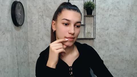 Karolina online show from 02-09-25, 01:03