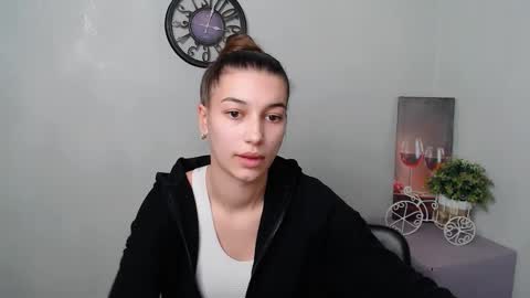 Karolina online show from 02-19-25, 01:06