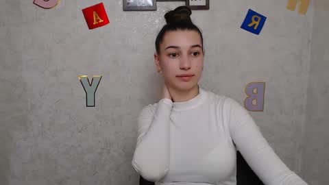 Karolina online show from 03-11-25, 01:12