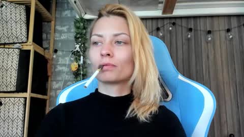 karoline121 online show from 09-19-25, 12:06