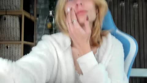 karoline121 online show from 09-28-25, 04:40